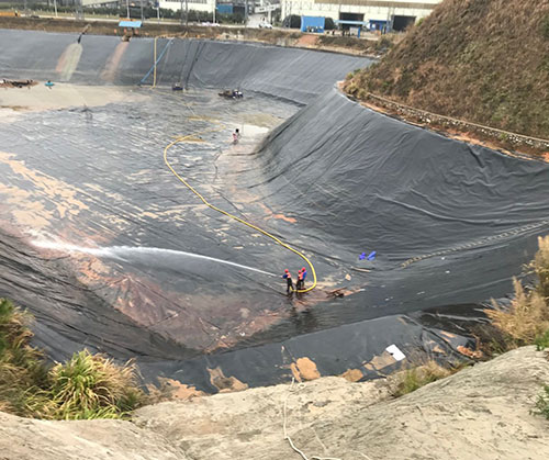 石拐废水池清理